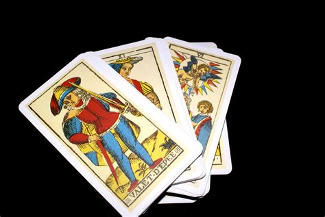 ¿Cómo se leen las cartas del tarot y cuál es su。